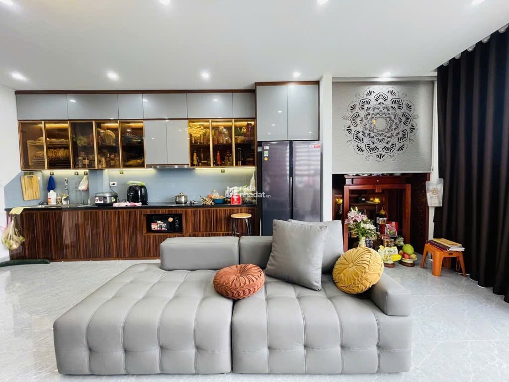 Duy nhất 1 nhà Lạc Long Quân gần ô tô, full nội thất 72m2 giá 11.5 tỷ