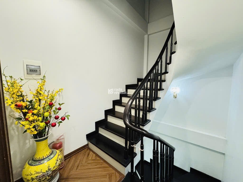 Duy nhất 1 nhà Lạc Long Quân gần ô tô, full nội thất 72m2 giá 11.5 tỷ