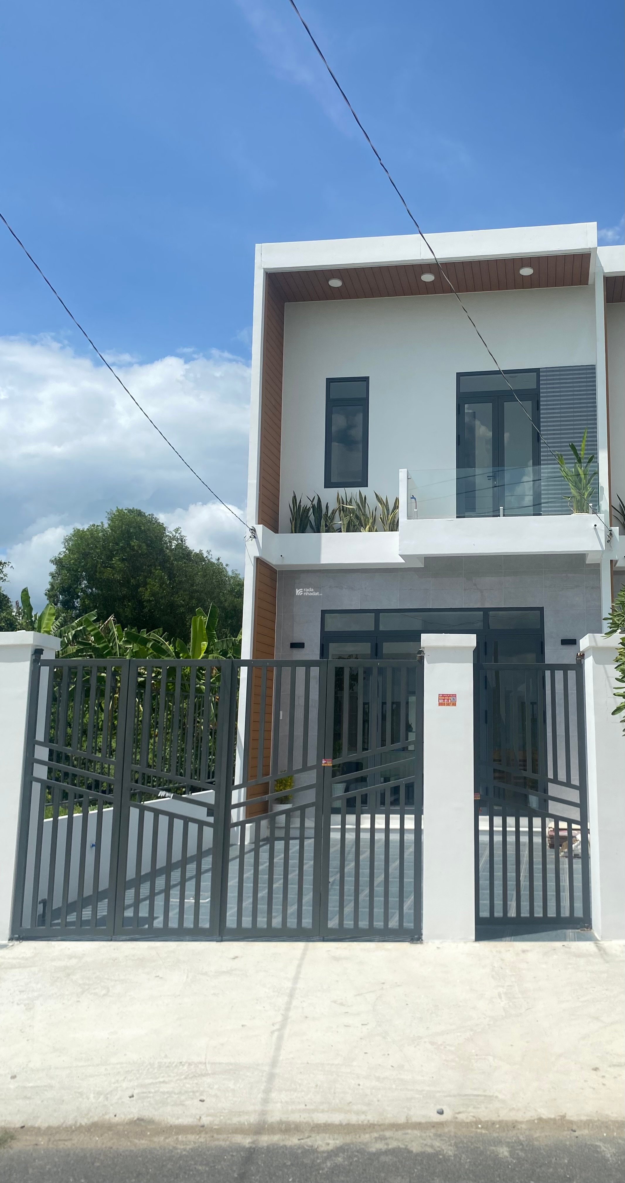 Nhà mặt tiền đường - ngay chợ TT Cần Đước