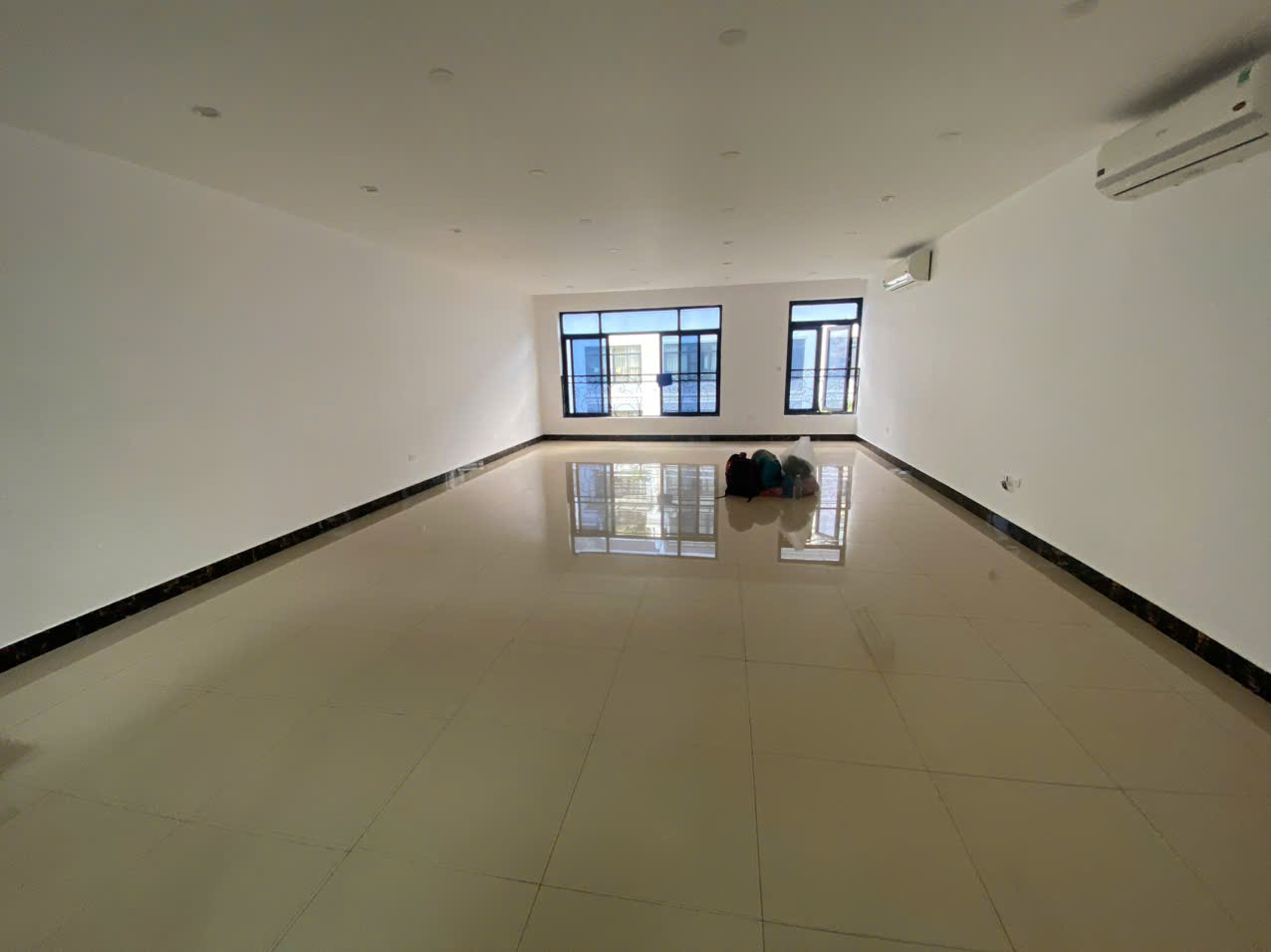 Cho thuê nhà Vinhomes Gardenia - Hàm Nghi - Mỹ Đình DT 93m2, MT 6m, 5 tầng thông sàn, giá 50 triệu