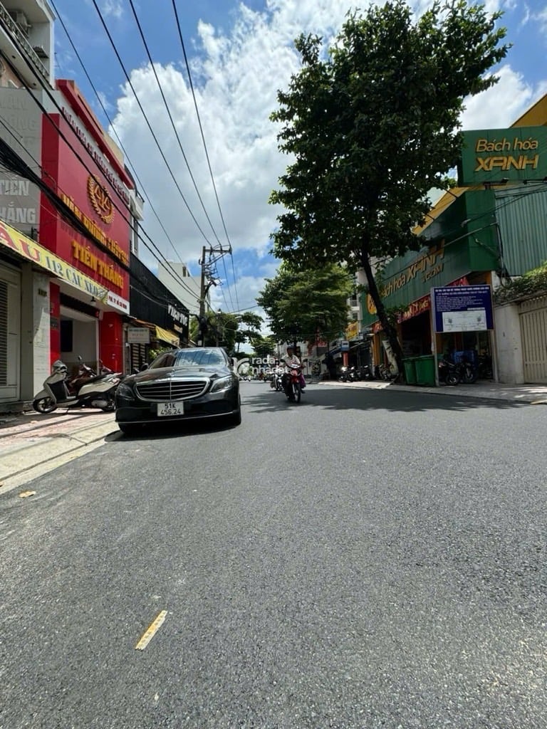 MẶT TIỀN KINH DOANH SẦM UẤT, CẠNH TRƯỜNG HỌC, UỶ BAN - DÒNG TIỀN 20TR/THÁNG