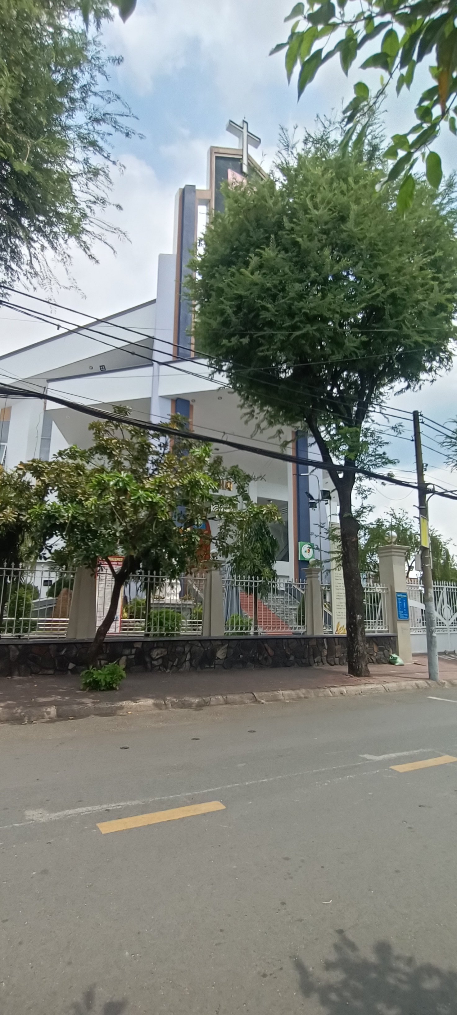  2 DÃY NHÀ TRỌ 15 PHÒNG CHO THUÊ - DÒNG TIỀN GẦN 30 TRIỆU /THÁNG - HẺM ÔTÔ VÀO NHÀ - GẦN BV TP THỦ 