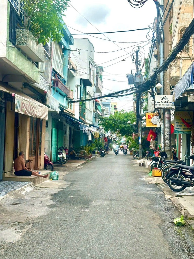 HẺM XE HƠI 6M - THÔNG TỨ TUNG -SÁT ĐẦM SEN - NHÀ 2 TẦNG 3PN - NGAY VÒNG XOAY LẠC LONG QUÂN