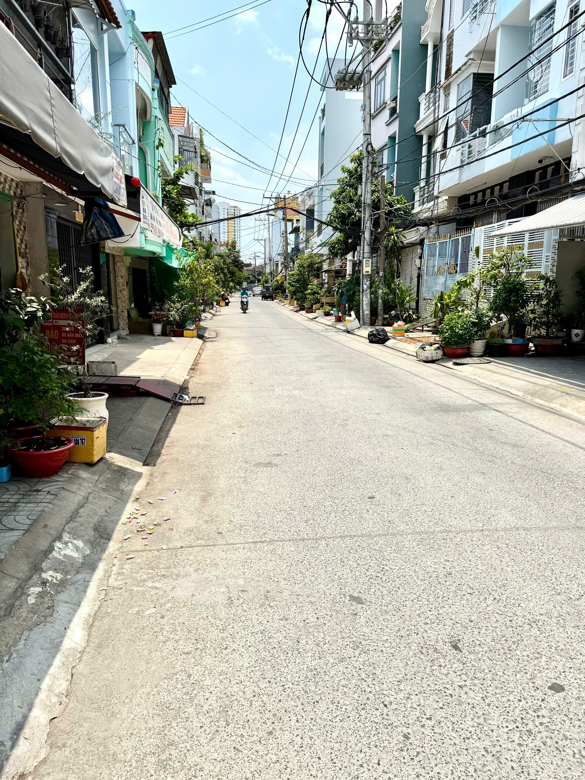 Bán nhà Quận 8 (hẻm xe hơi đường Phú Định - Q8); 4x11m; 1 lầu; 2PN; 2WC; sổ hồng; 4,89 tỷ