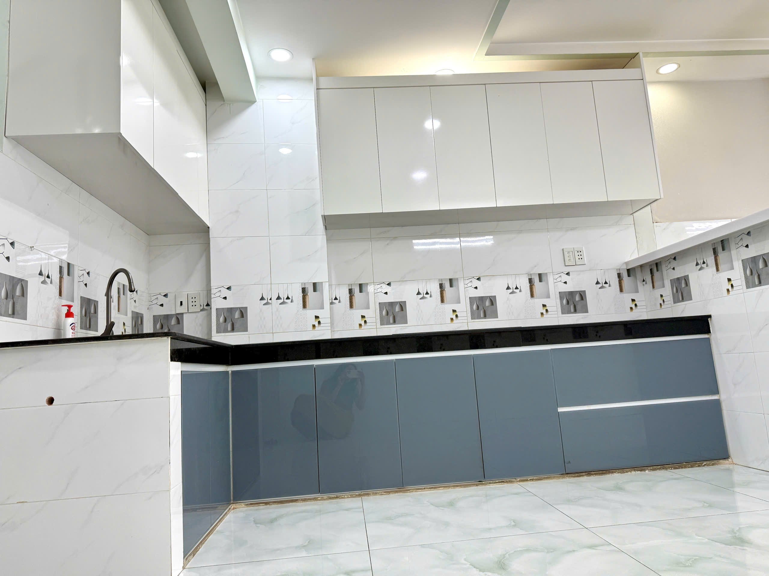 Bán nhà Quận 8 (hẻm xe hơi đường Phú Định - Q8); 4x11m; 1 lầu; 2PN; 2WC; sổ hồng; 4,89 tỷ