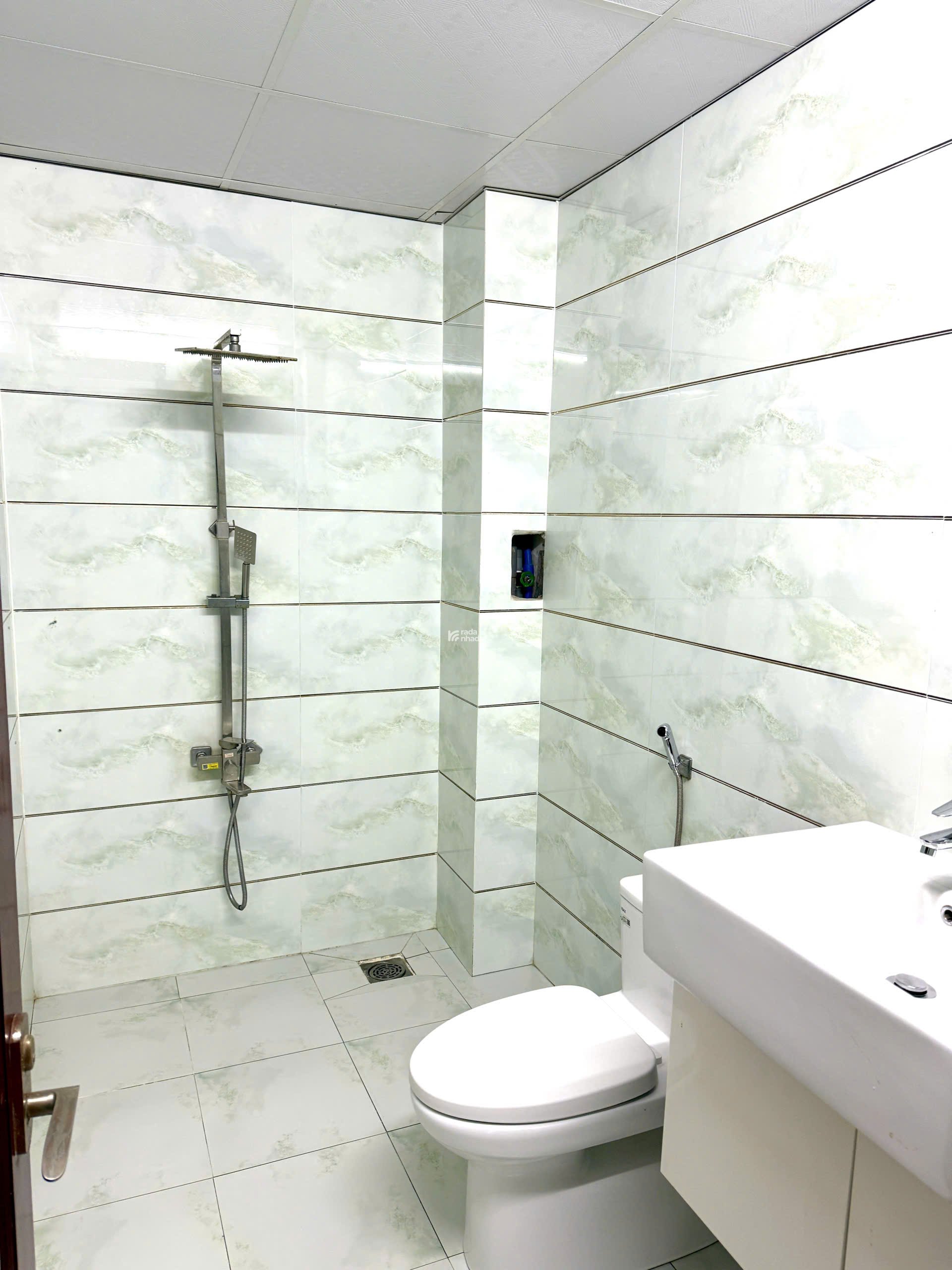 Bán nhà Quận 8 (hẻm xe hơi đường Phú Định - Q8); 4x11m; 1 lầu; 2PN; 2WC; sổ hồng; 4,89 tỷ
