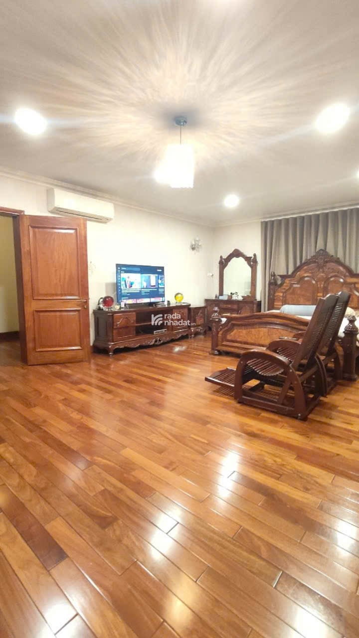 SIÊU BIỆT THỰ,3 MẶT TIỀN,ĐƯỜNG  NGUYỄN THÀNH Ý,QUẬN 1 (239m2 x 4 TẦNG) 130 TỶ TL