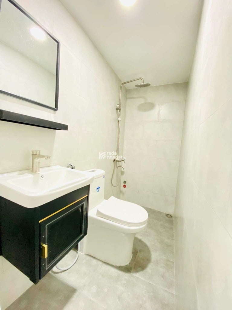  BÁN CHDV 13 PHÒNG 6x16m, DOANH THU 600TR/NĂM, CÓ THANG MÁY XỊN