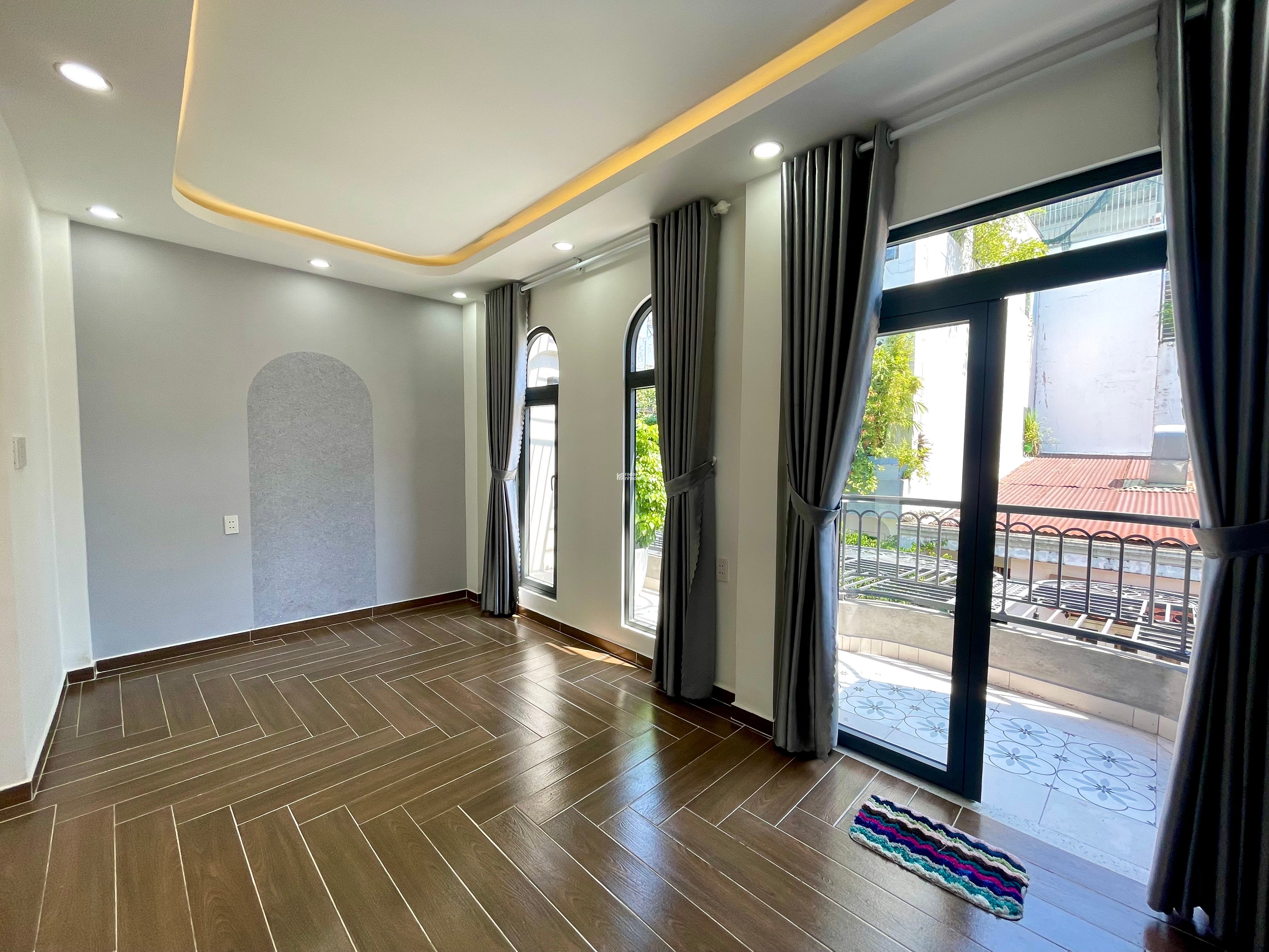 NHÀ ĐẸP 3 TẦNG - NGANG 5.2M DÀI13M - FULL NỘI THẤT, 4PN - KẾ BÊN EMART 2 - CHỈ 6.9 TỶ TL.