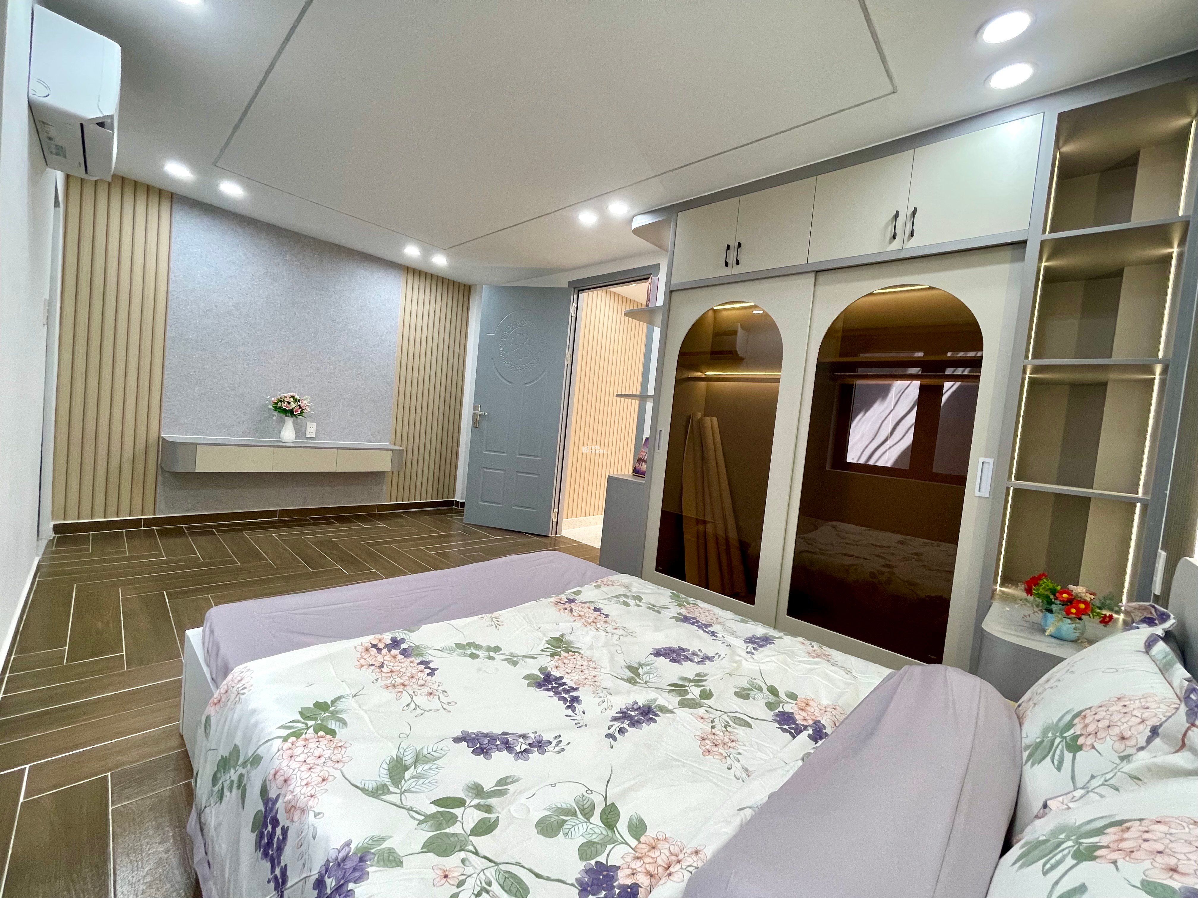 NHÀ ĐẸP 3 TẦNG - NGANG 5.2M DÀI13M - FULL NỘI THẤT, 4PN - KẾ BÊN EMART 2 - CHỈ 6.9 TỶ TL.