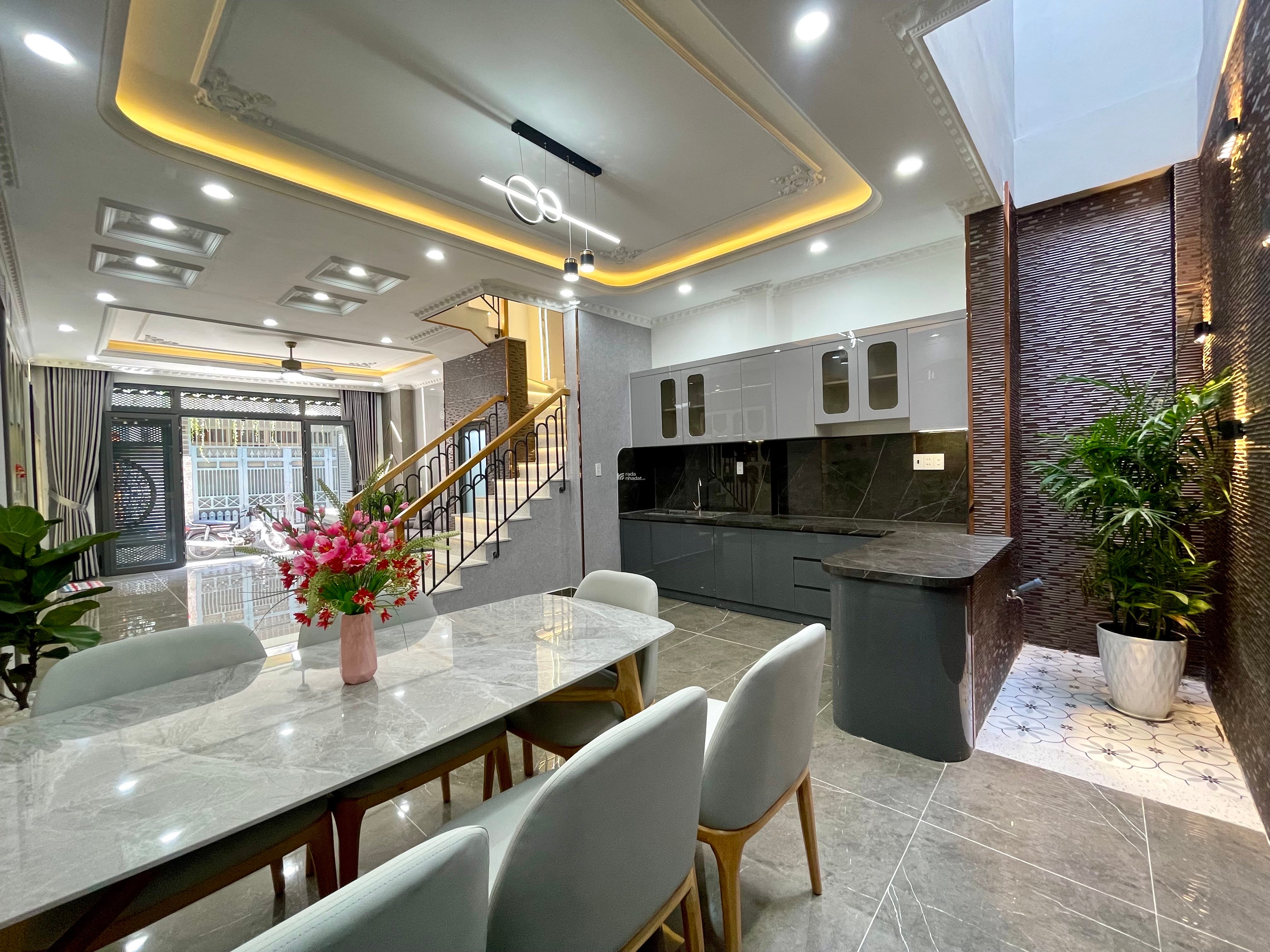 NHÀ ĐẸP 3 TẦNG - NGANG 5.2M DÀI13M - FULL NỘI THẤT, 4PN - KẾ BÊN EMART 2 - CHỈ 6.9 TỶ TL.