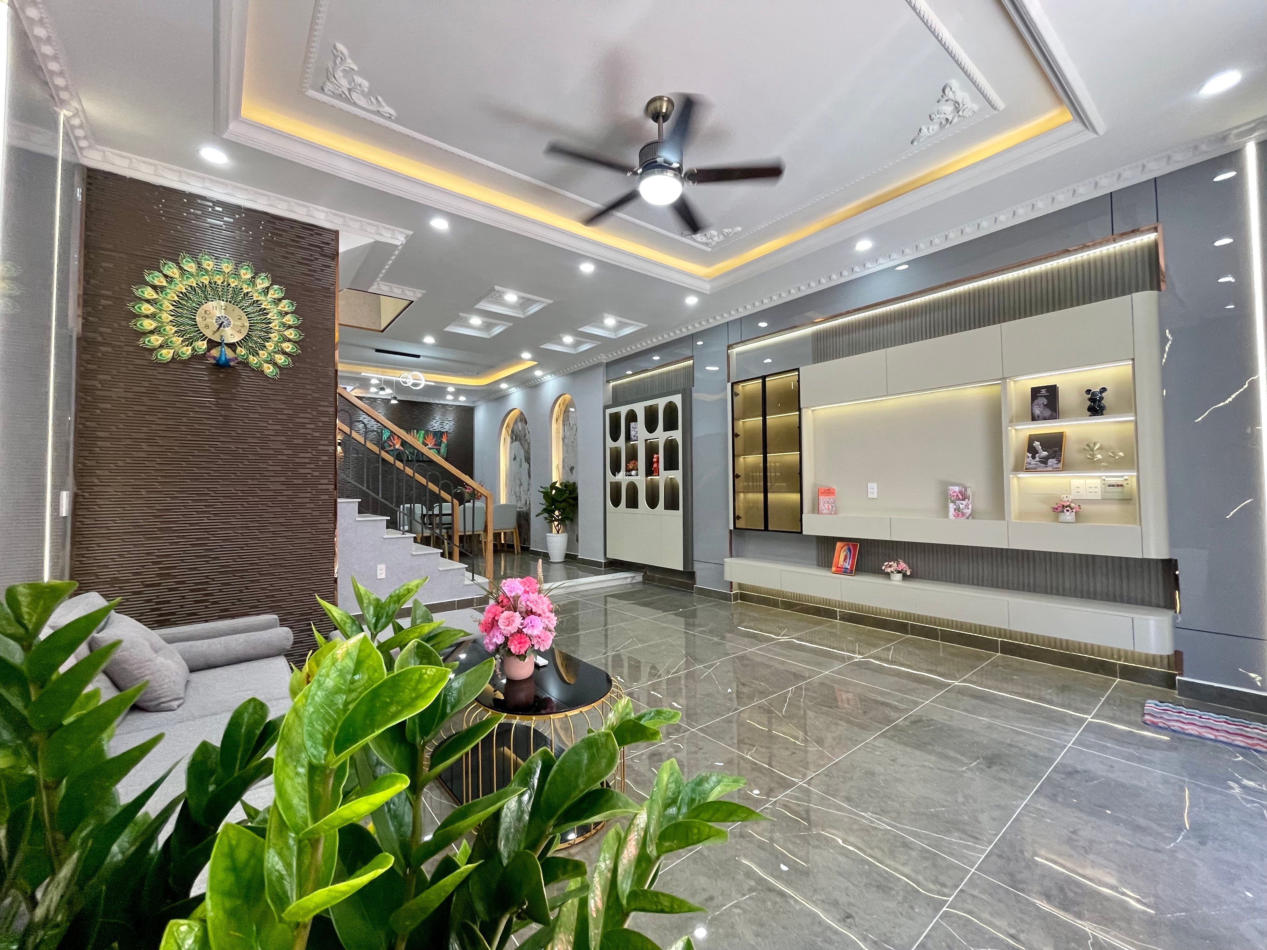 NHÀ ĐẸP 3 TẦNG - NGANG 5.2M DÀI13M - FULL NỘI THẤT, 4PN - KẾ BÊN EMART 2 - CHỈ 6.9 TỶ TL.