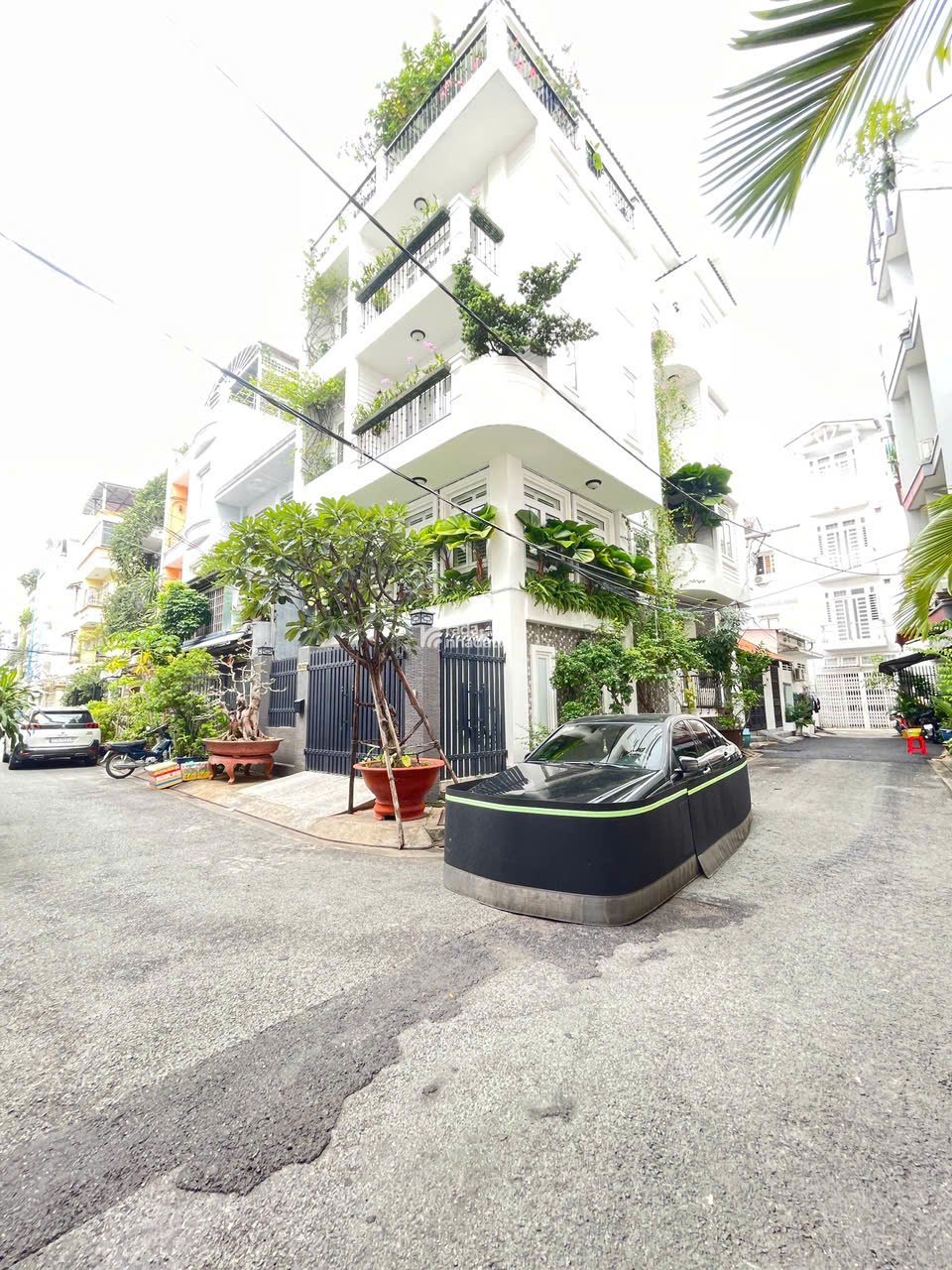 Siêu vị trí hiếm nhà bán hẻm xe hơi sát mặt tiền lý Thường Kiệt giáp quận 10(DT 4,5x22m)