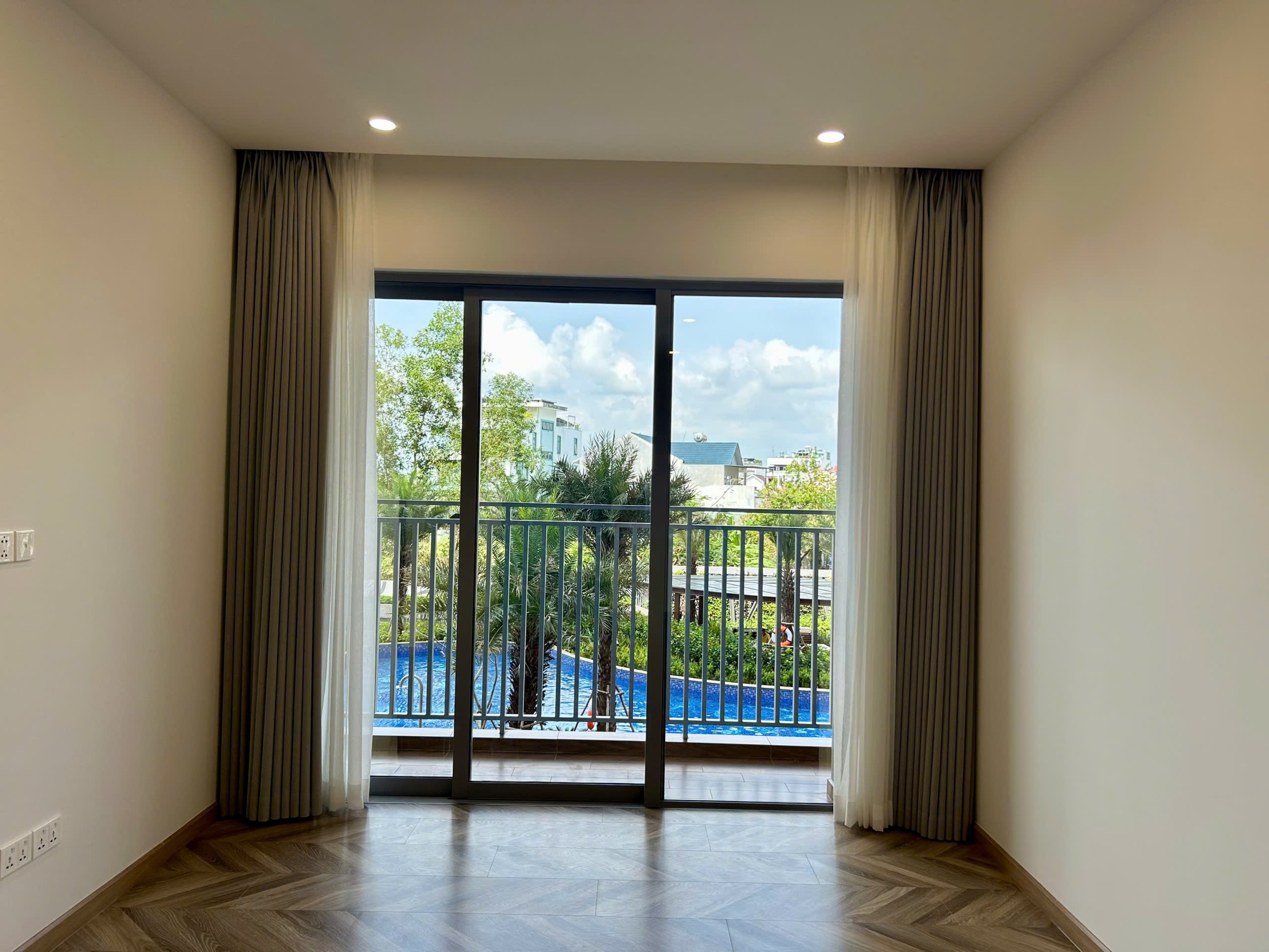 bán căn hộ trần cao 2PN2WC - 6,35 tỷ all in - Full NT - 80m2 - Celesta Rise