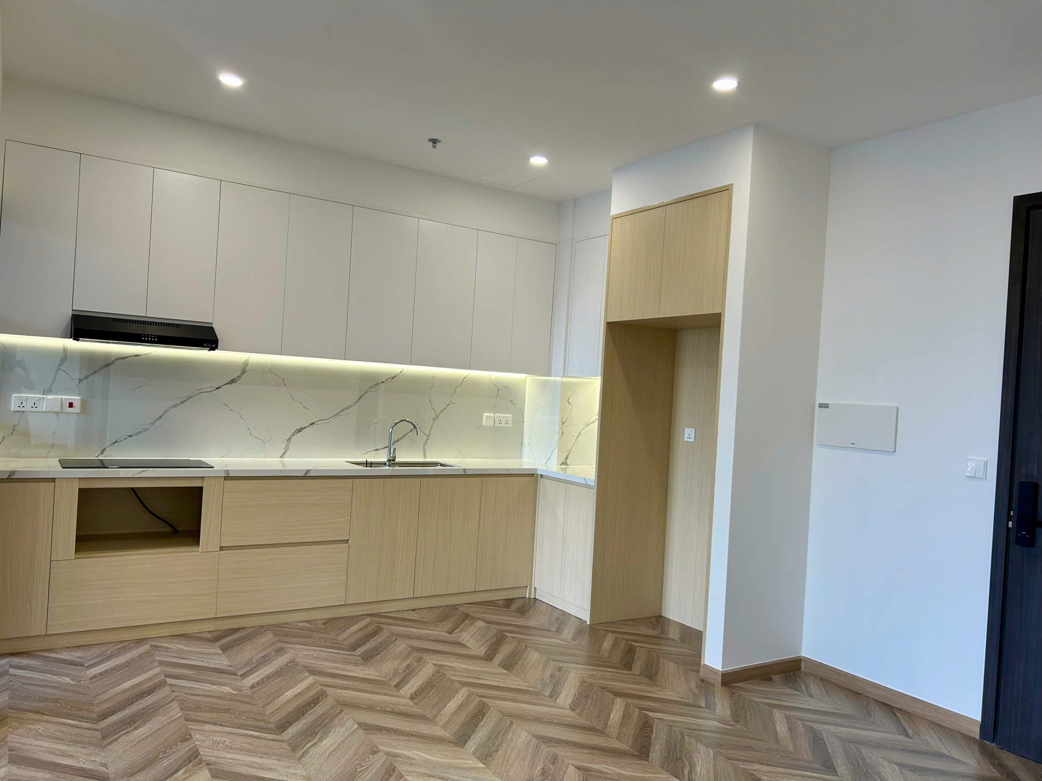 bán căn hộ trần cao 2PN2WC - 6,35 tỷ all in - Full NT - 80m2 - Celesta Rise