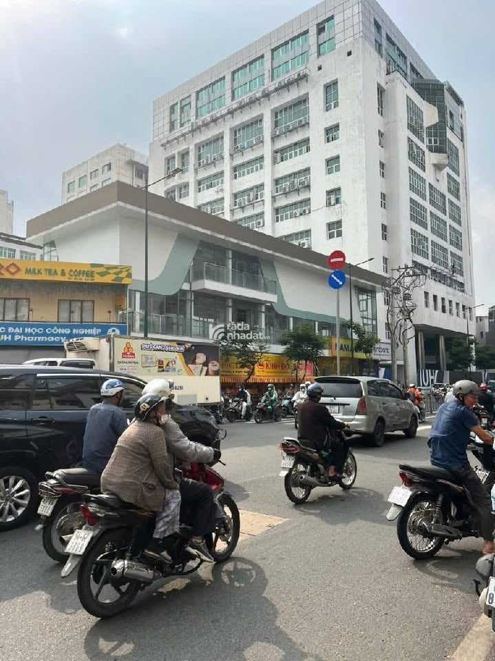 Mặt tiền Nguyễn Văn Nghi Phường 4 Gò Vấp, 5 tầng, ĐCT 50tr/th . Giá 23 tỷ TL