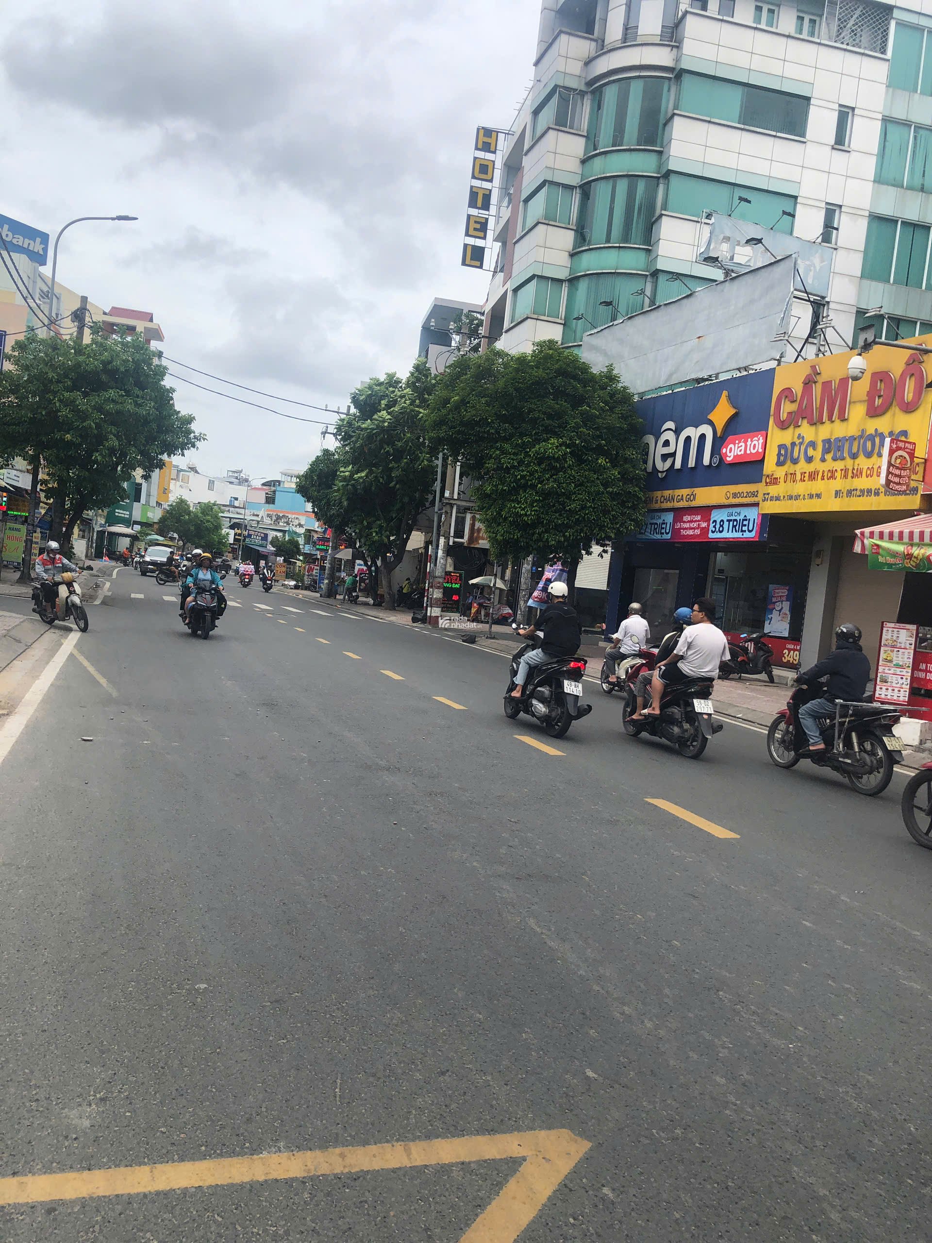 NHÀ ĐẸP HẺM XE HƠI THOẠI NGỌC HẦU, P. PHÚ THẠNH, Q. TÂN PHÚ