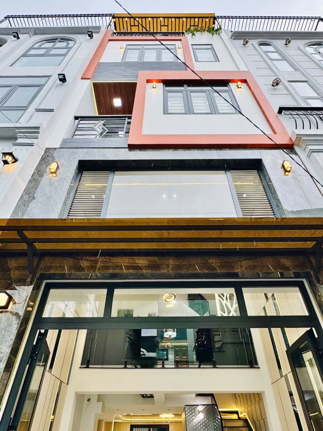 Cần bán nhà 49m2 đường Hoàng Hoa Thám, P6, Bình Thạnh. Xây 4 tầng, hẻm 5m, sổ riêng 