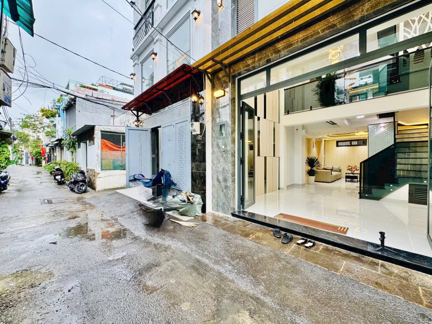 Cần bán nhà 49m2 đường Hoàng Hoa Thám, P6, Bình Thạnh. Xây 4 tầng, hẻm 5m, sổ riêng 