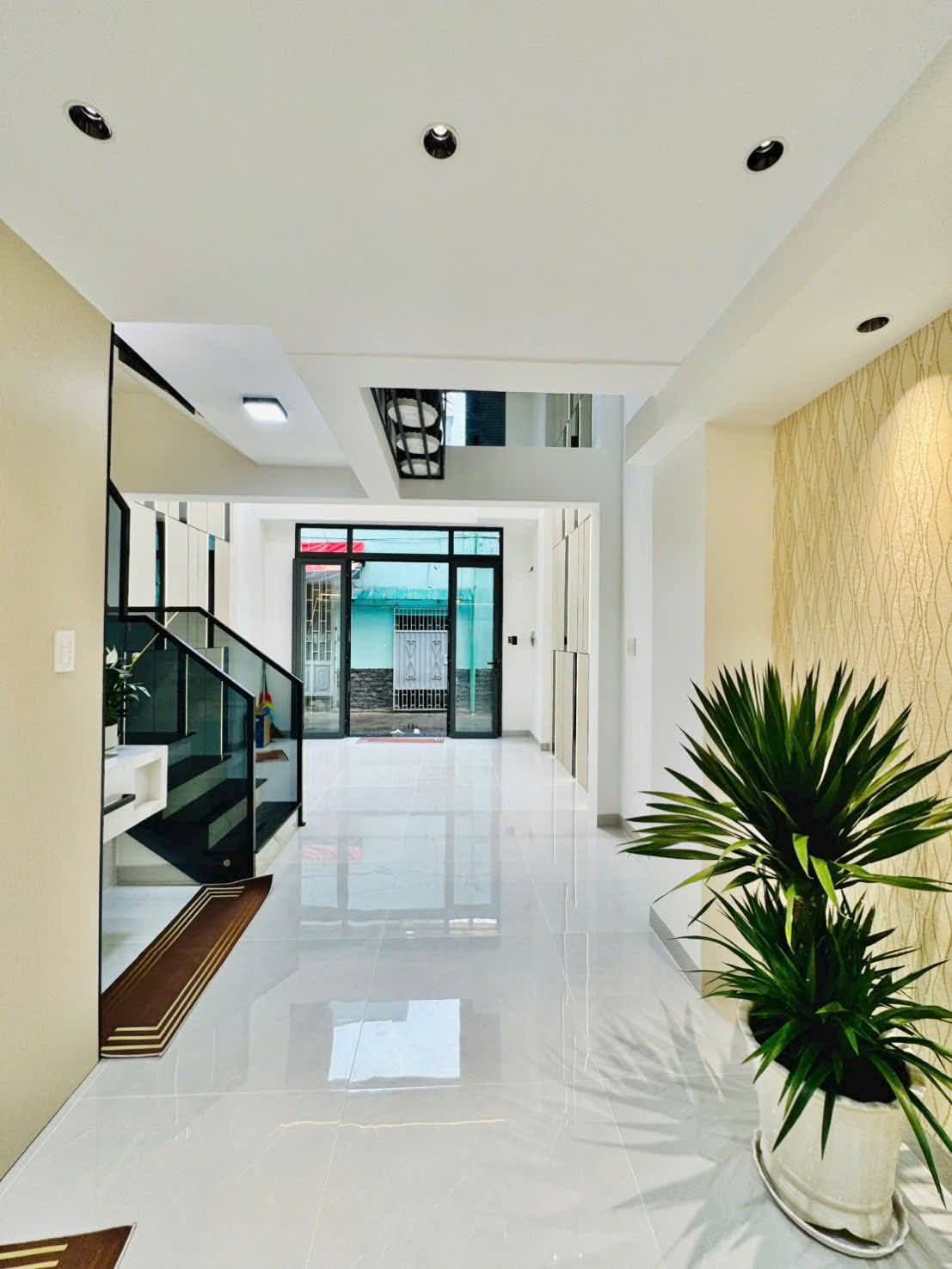 Cần bán nhà 49m2 đường Hoàng Hoa Thám, P6, Bình Thạnh. Xây 4 tầng, hẻm 5m, sổ riêng 