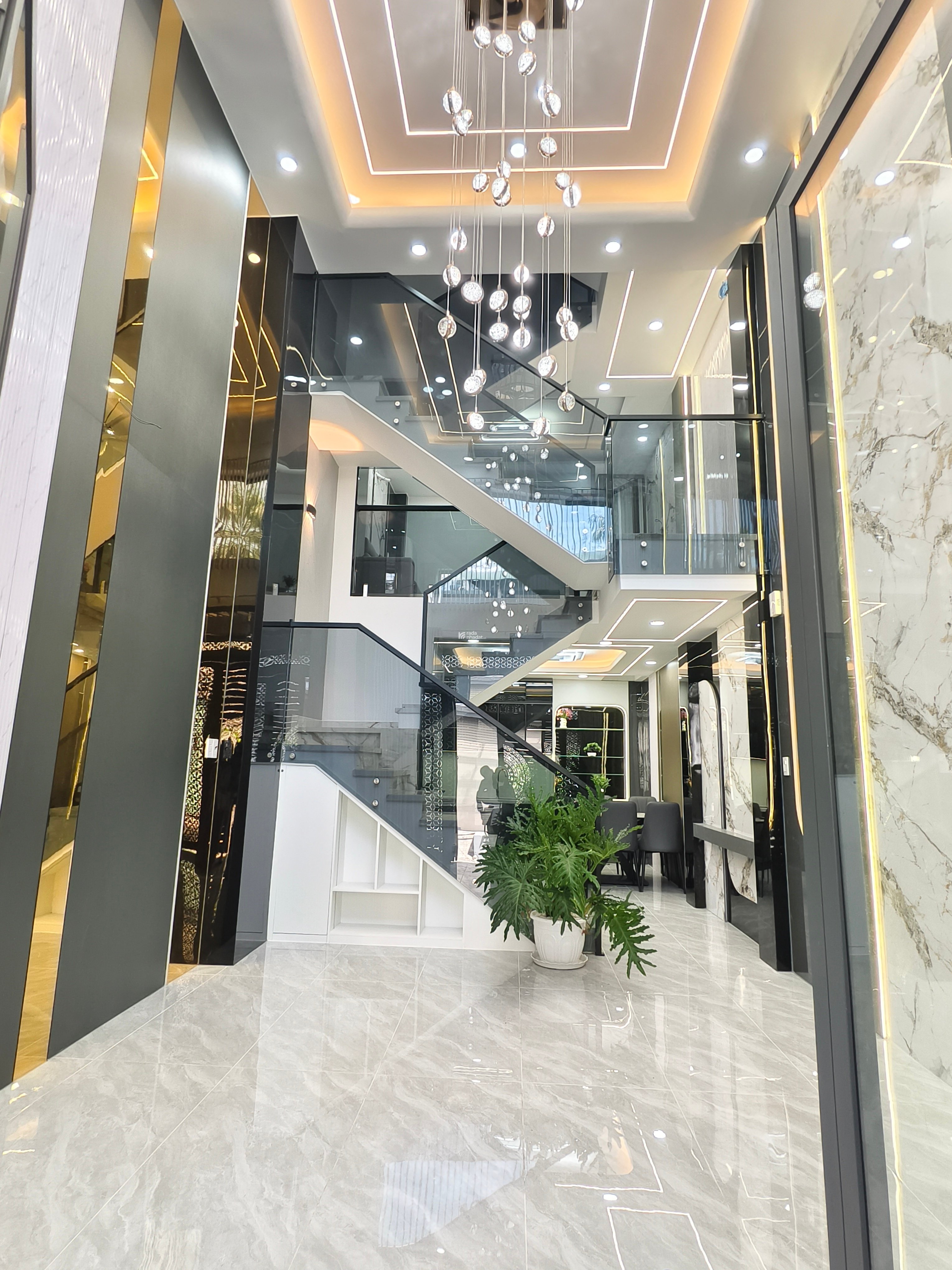 NHÀ ĐẸP- HƯƠNG LỘ 2- 5 TẦNG-NHỈNH 6TỶ