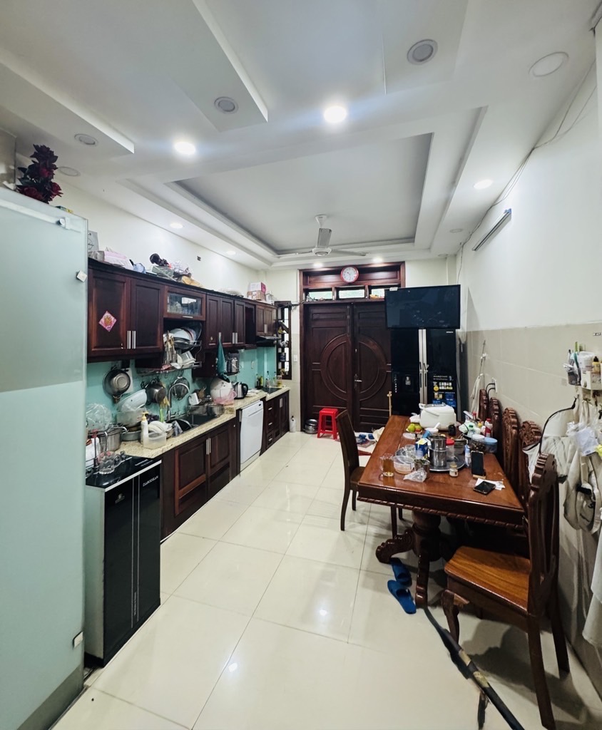 MẶT PHỐ MAI XUÂN THƯỞNG SẦM UẤT NGÀY ĐÊM - NHÀ 5 