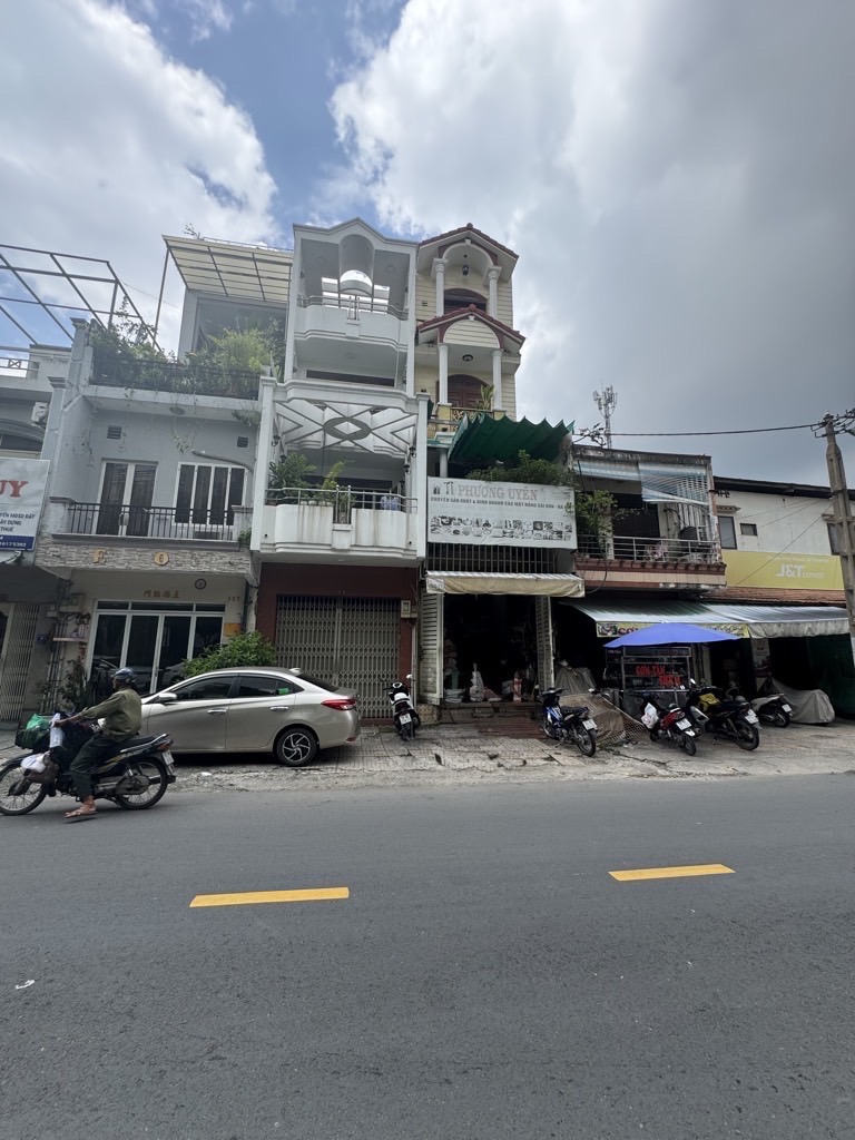 MẶT PHỐ MAI XUÂN THƯỞNG SẦM UẤT NGÀY ĐÊM - NHÀ 5 