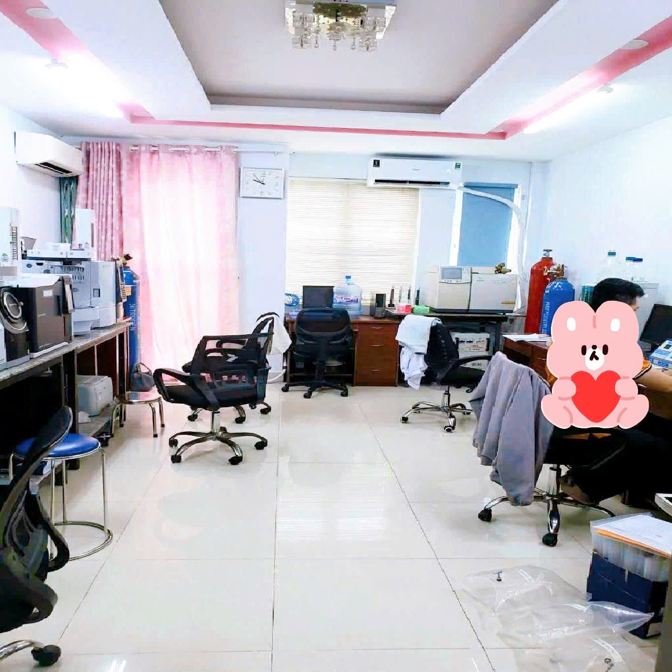 Bán gấp Nhà mặt tiền Tam Đảo - QUẬN 10 - Sổ vuông 4.4x16 m - 5 Tầng - 21 tỷ - Cho thuê 540 tr
