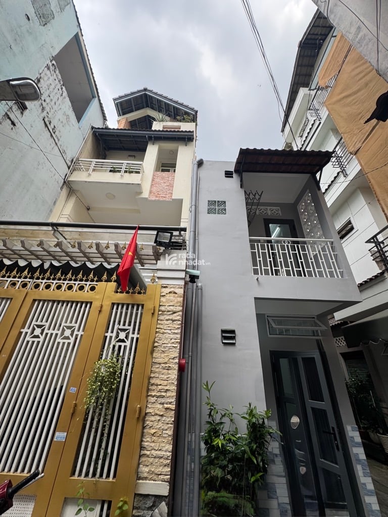 NGAY CHỢ PHẠM VĂN HAI, NGÔ THỊ THU MINH, TÂN BÌNH, 10M2 CÓ KC Ở NGAY. GIẢM 350TR CHỈ CÒN 2.5T TL 