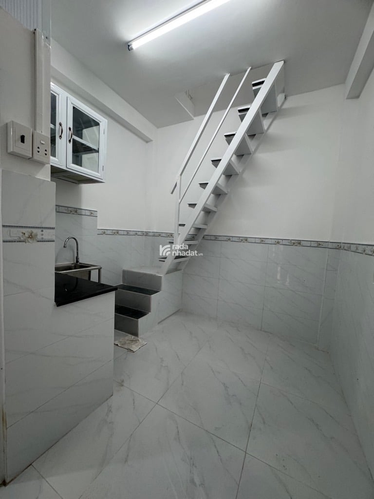 NGAY CHỢ PHẠM VĂN HAI, NGÔ THỊ THU MINH, TÂN BÌNH, 10M2 CÓ KC Ở NGAY. GIẢM 350TR CHỈ CÒN 2.5T TL 