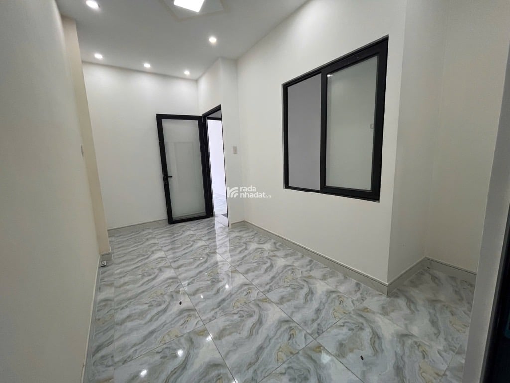 Nhà Đẹp 2 Tầng  Sân Thượng, 2PN 2WC Vào Ở Ngay, Đường Thái Phiên Quận 11