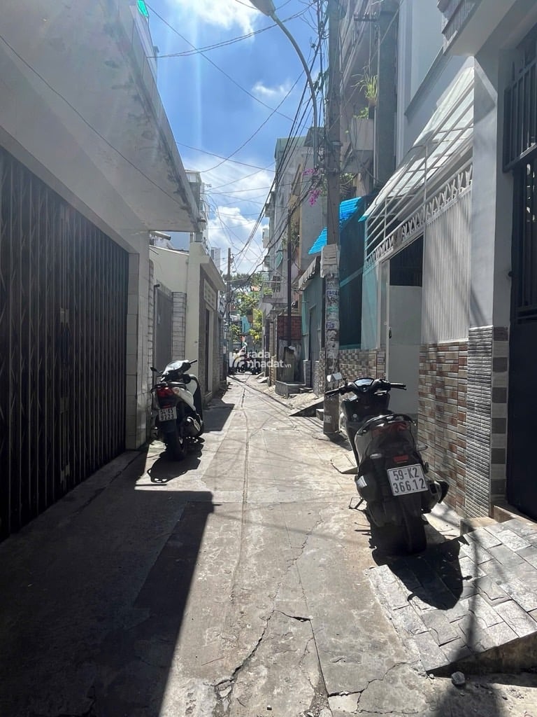 Nhà Đẹp 2 Tầng  Sân Thượng, 2PN 2WC Vào Ở Ngay, Đường Thái Phiên Quận 11