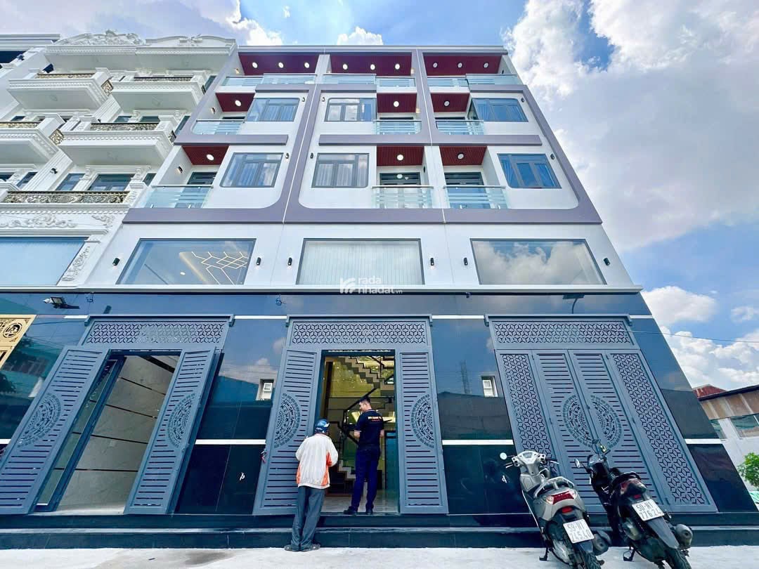 BÁN NHÀ MỚI ĐÚC 5 TẦNG 4MX12,6M  GIÁP KHU TÊN LỬA . GÍA 6,7 TỶ TL 