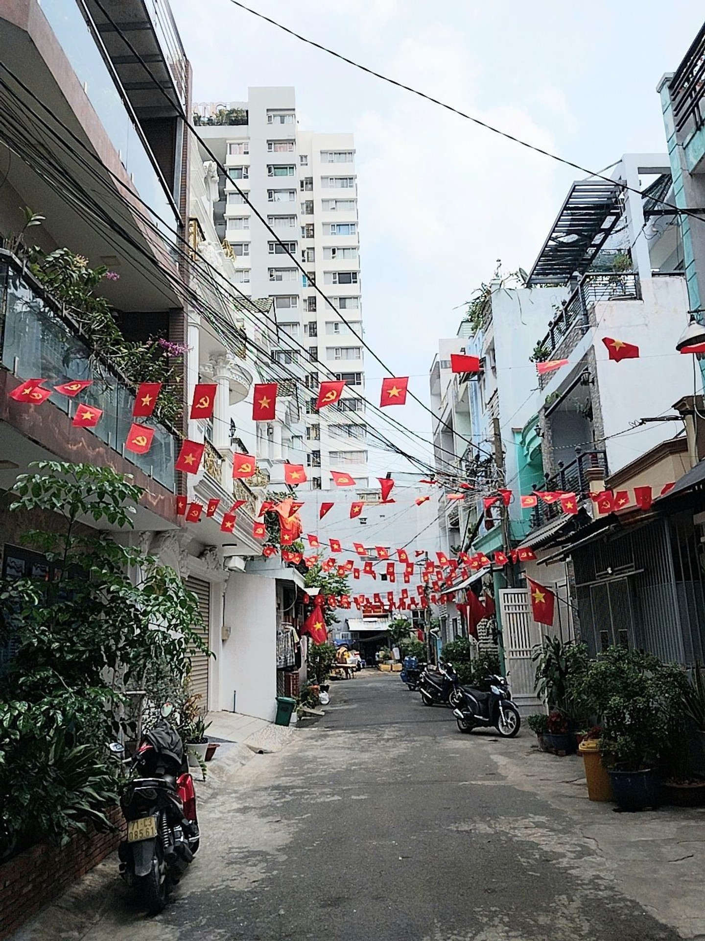 Nhà đẹp 4 tầng đường Tô Hiệu, 70m2, ngang 6.8m, không lộ giới, Chỉ 8.8 tỷ TL