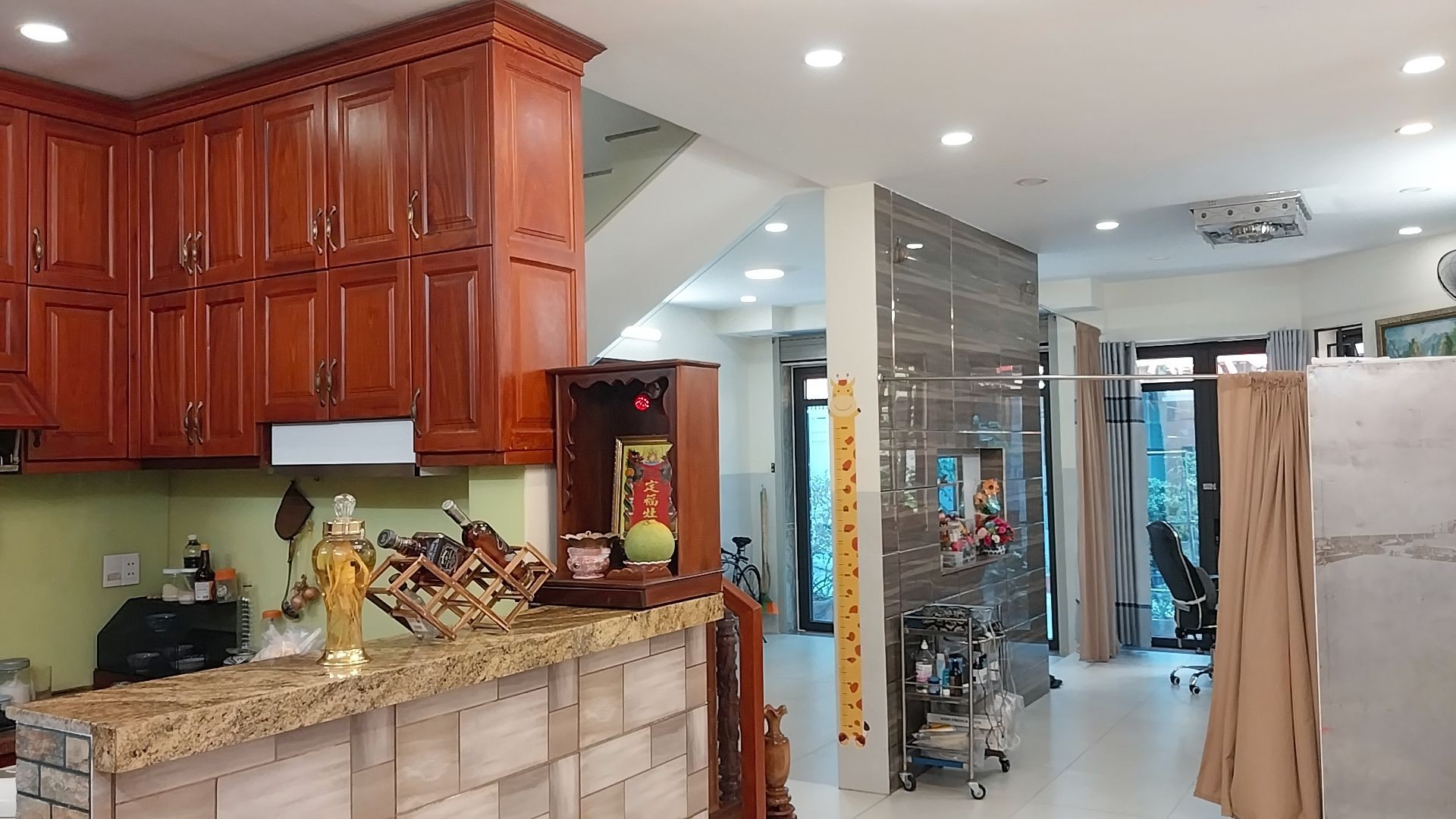 Nhà đẹp 4 tầng đường Tô Hiệu, 70m2, ngang 6.8m, không lộ giới, Chỉ 8.8 tỷ TL