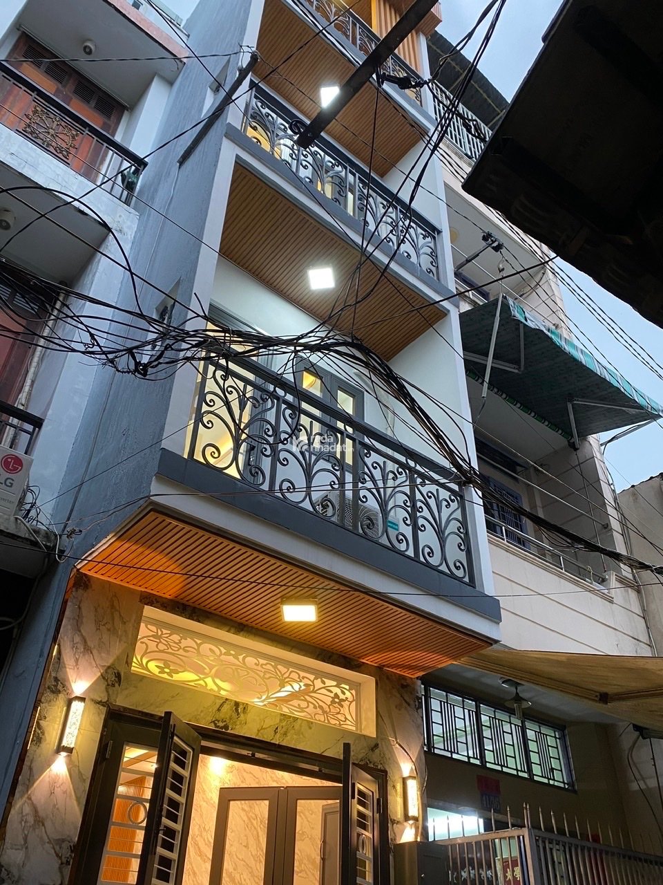 Nhà Đẹp Ngô Quyền Q10 Trệt 3 Lầu  Ở Ngay