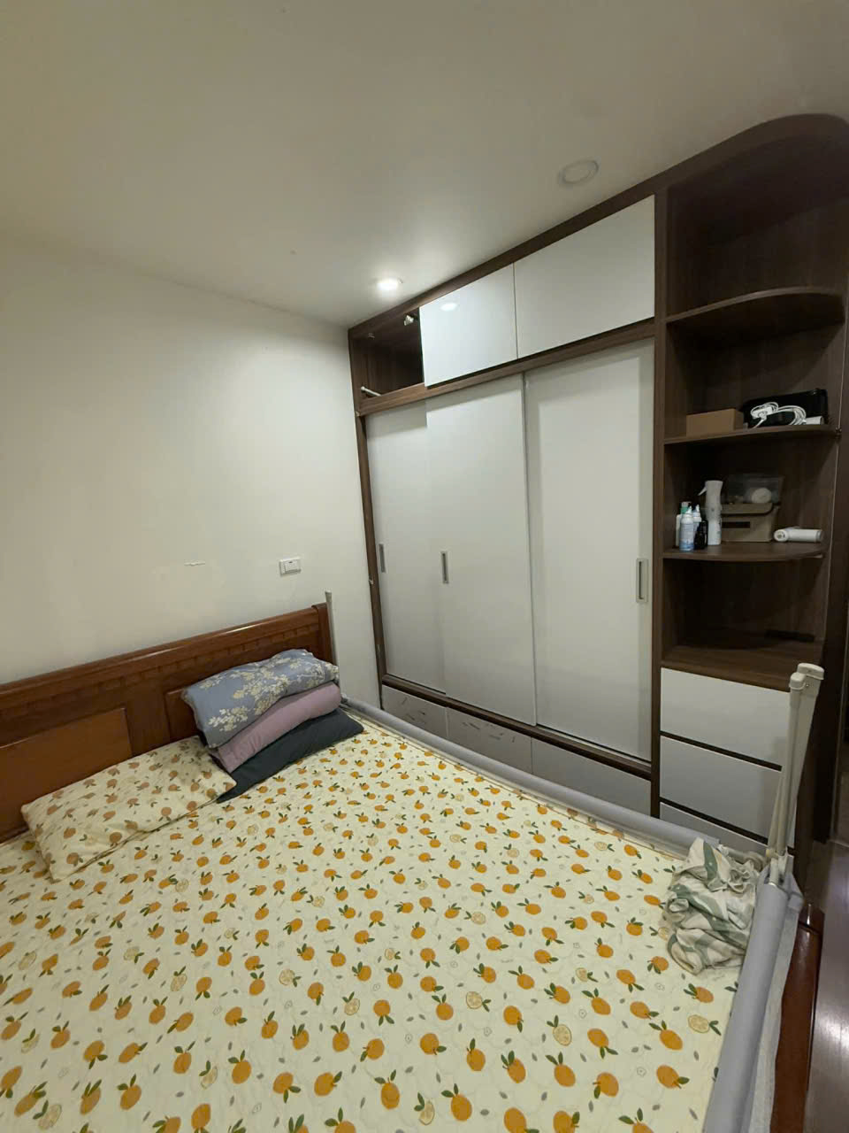 cho thuê căn Tứ Hiệp Plaza 2 ngủ 2wc full đồ giá 8.5trt/ tháng