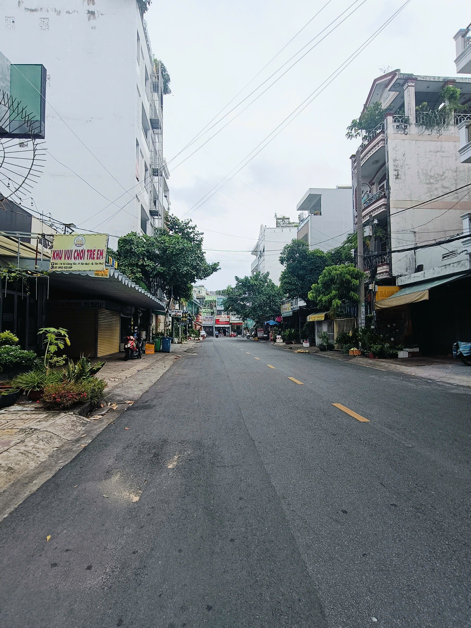 BÁN NHÀ ĐƯỜNG LÊ TRỌNG TẤN  VỊ TRÍ ĐẸP, GIÁ TỐT