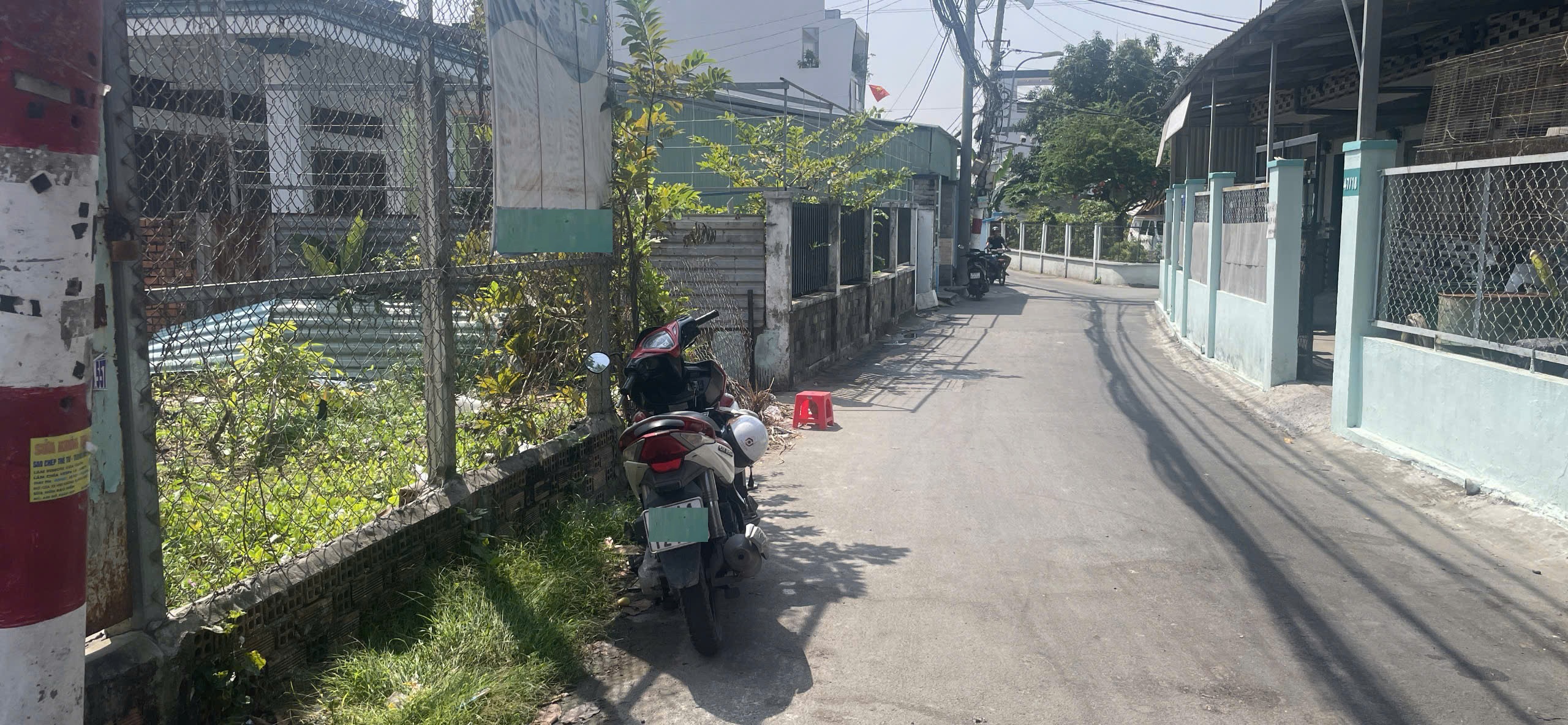 Đất xây biệt thự hoặc căn hộ dịch vụ. 526m2. Giá 55 triệu/m2. Xây dựng được 7 tầng, gần cầu Nam Lý