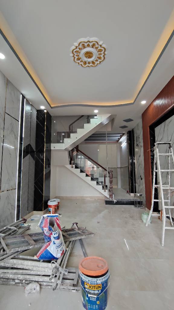 Nhà mặt tiền đường 6m xe ôtô tránh nhau,  -Kết cấu: Nhà 4 tầng mới xây