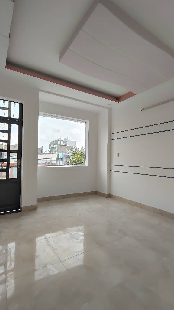 Nhà mặt tiền đường 6m xe ôtô tránh nhau,  -Kết cấu: Nhà 4 tầng mới xây