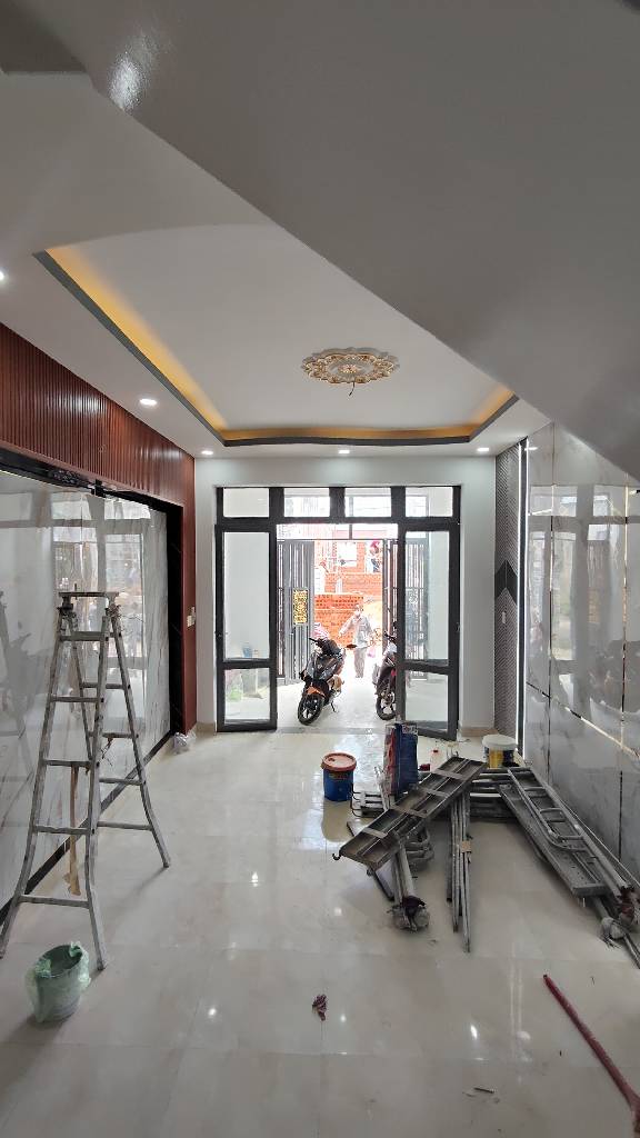 Nhà mặt tiền đường 6m xe ôtô tránh nhau,  -Kết cấu: Nhà 4 tầng mới xây