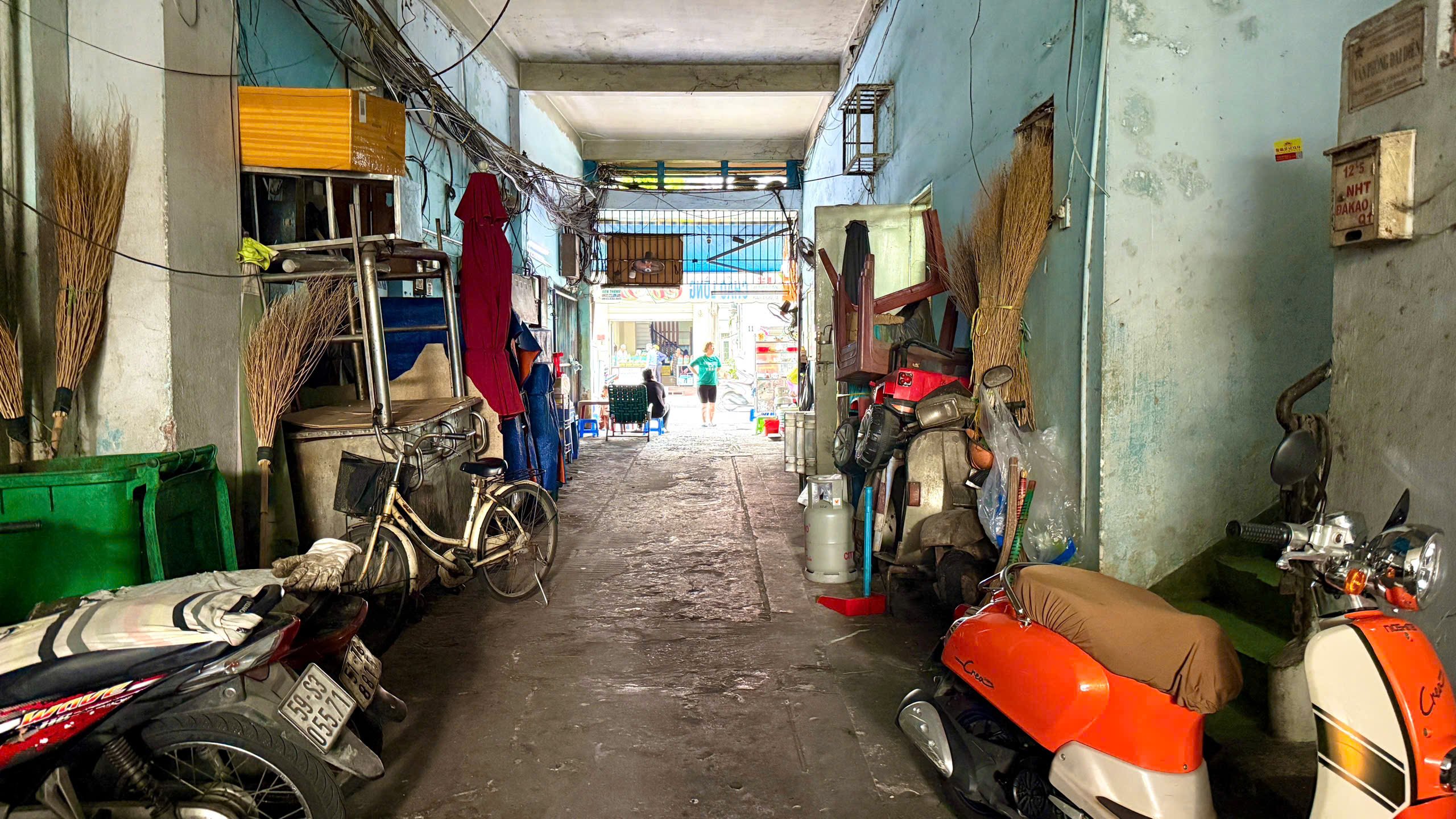 HOT: BÁN NHÀ 2 MT  ĐƯỜNG HOÀNG SA, PHƯỜNG TÂN ĐỊNH , Q1 ( DT: 4x16m, 4 tầng vuông vức)