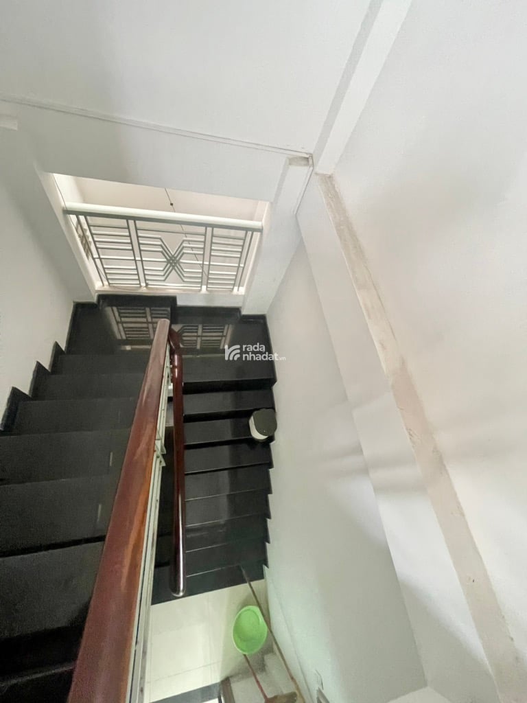 Bán nhà hẻm xe hơi đường Trịnh đình trọng 5.6x9 trệt 3 lầu giá 6.3 tỷ TL 0907266933