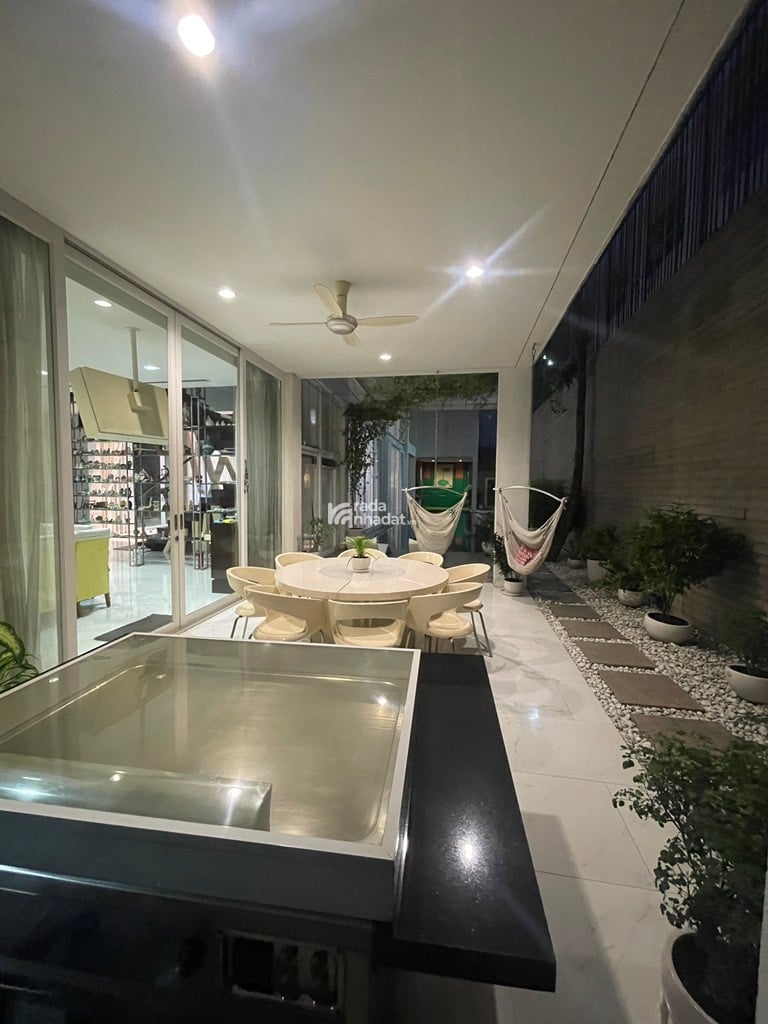 BIỆT PHỦ SIÊU ĐẸP - VỊ TRÍ ĐẮT ĐỊA NHẤT CỦA PHƯỜNG 4 - SANG - VIEW CÔNG VIÊN - NGANG 36M - 750M2