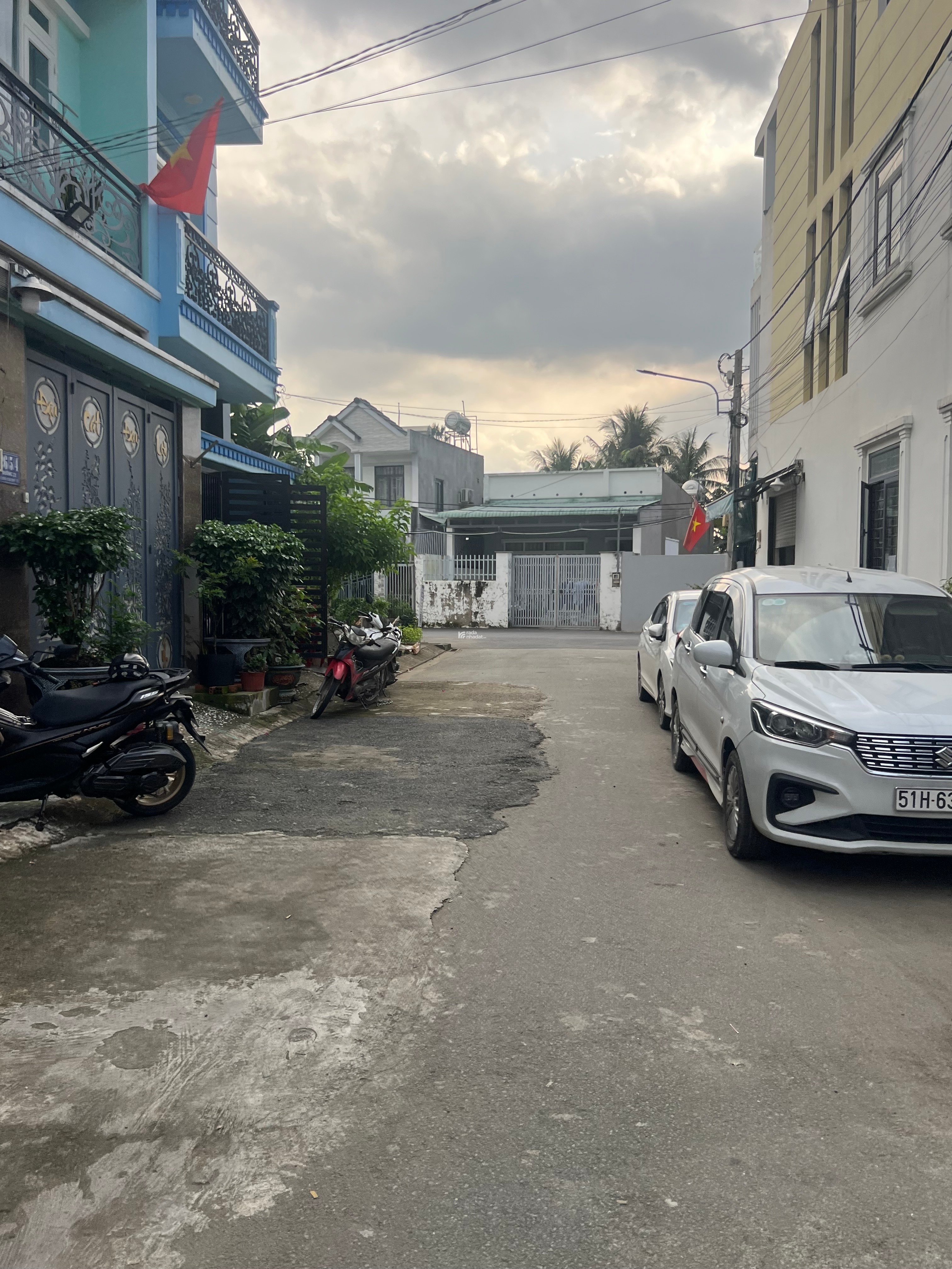 Bán Nhà 4 Tầng, Cạnh Vinhomes Q9, rất phù hợp anh chị có con cái học trong Vin, di chuyển Vành Đai 