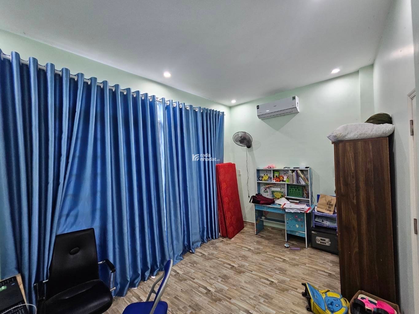 Bán Nhà 4 Tầng, Cạnh Vinhomes Q9, rất phù hợp anh chị có con cái học trong Vin, di chuyển Vành Đai 