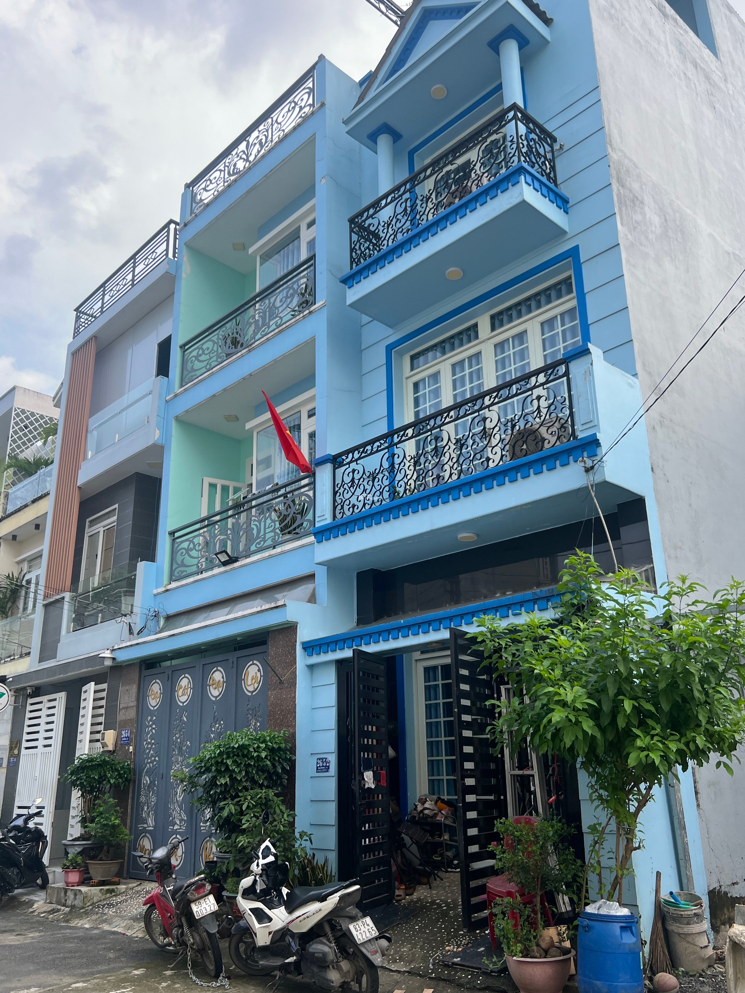 Bán Nhà 4 Tầng, Cạnh Vinhomes Q9, rất phù hợp anh chị có con cái học trong Vin, di chuyển Vành Đai 