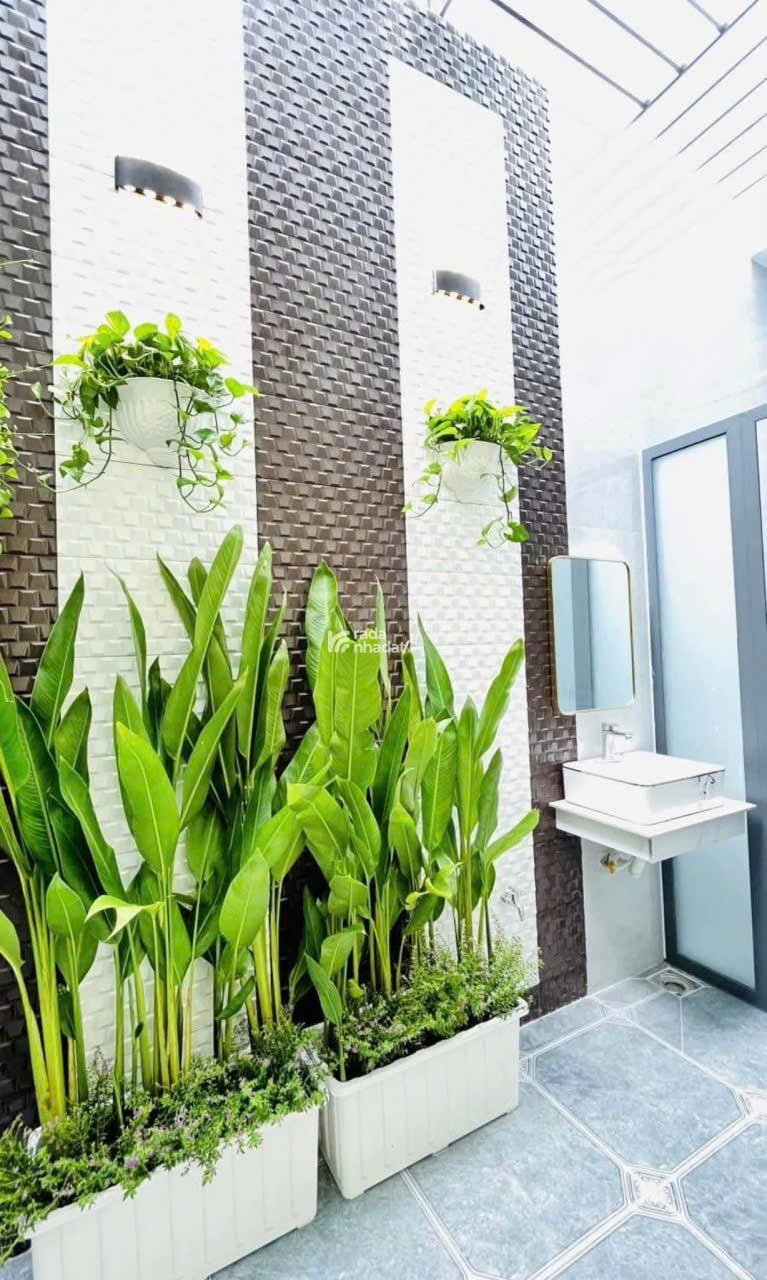 Ngôi Nhà Mới Đẹp Nhất Khu Phố - Sẵn Sàng Đón Chủ Nhân Mới