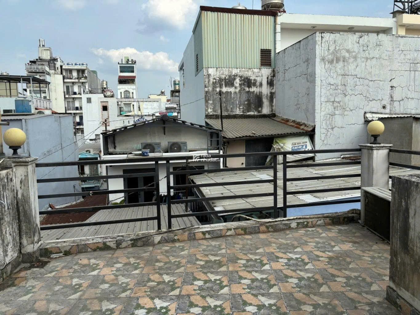 Bán nhà CMT8, Phường 13, Quận 10. 1 Trệt, 2 lầu, 2 PN, 2 WC